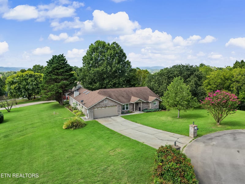 760 Gates Ln, Kodak, TN 37764