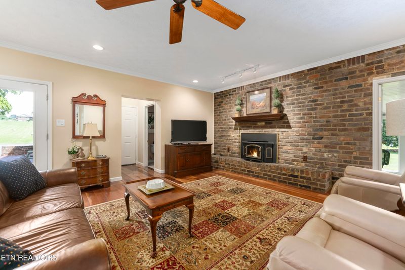 760 Meadow Rd, Greenback, TN 37742