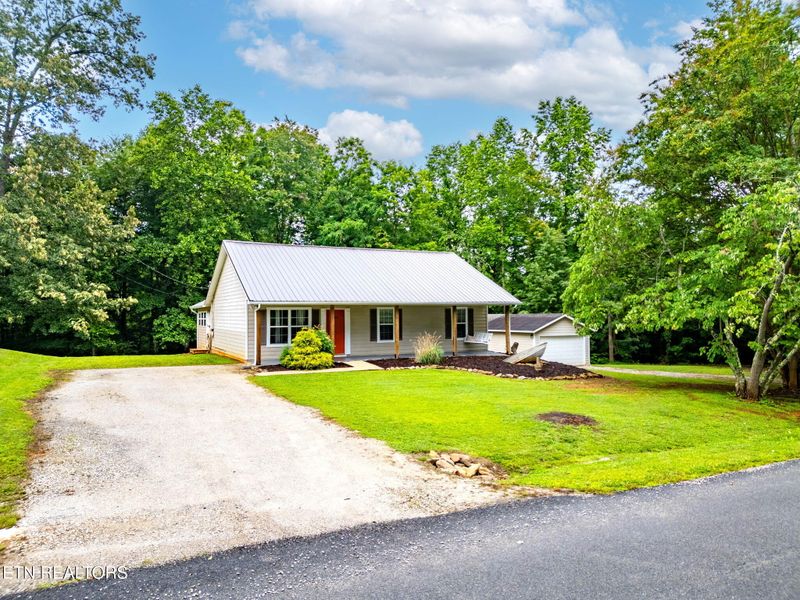 760 Pine Hollow Rd, Jacksboro, TN 37757