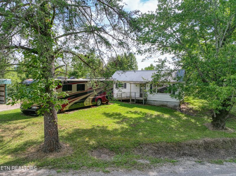 760 Rock House Rd, Pioneer, TN 37847