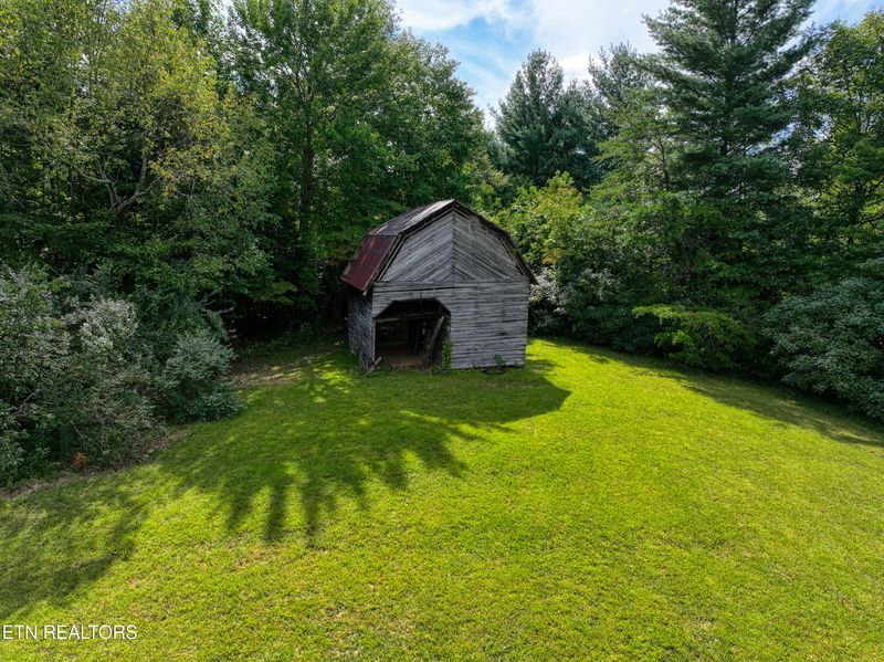 760 Rock House Rd, Pioneer, TN 37847