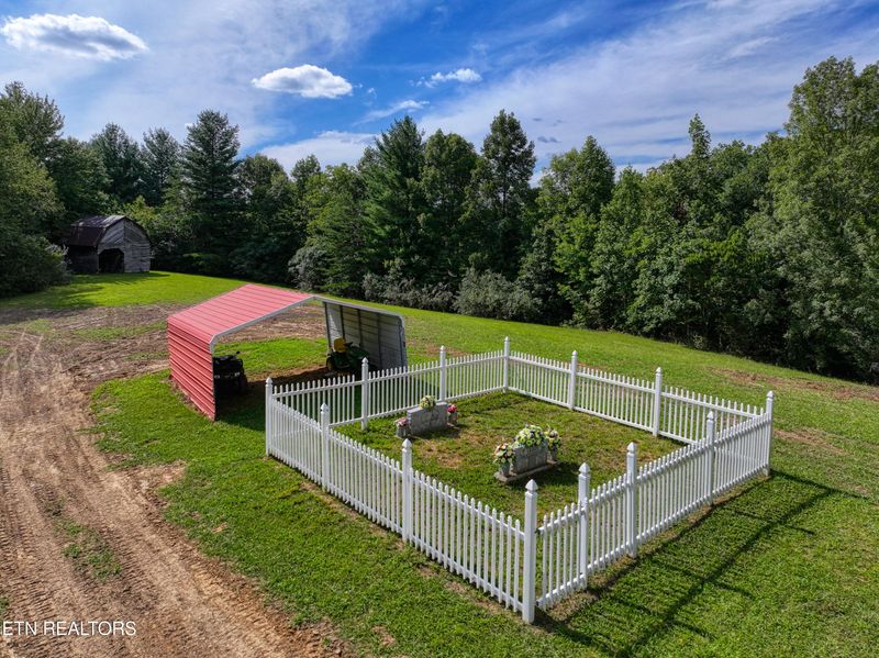760 Rock House Rd, Pioneer, TN 37847