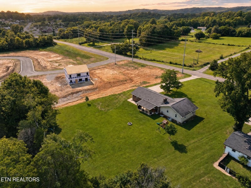 7600 E Emory Rd, Corryton, TN 37721