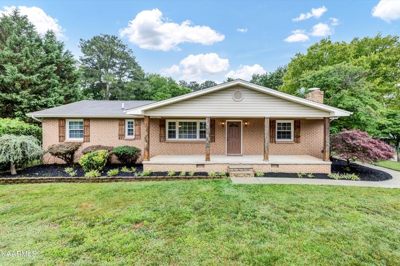 7600 Nubbin Ridge Dr, Knoxville, TN 37919