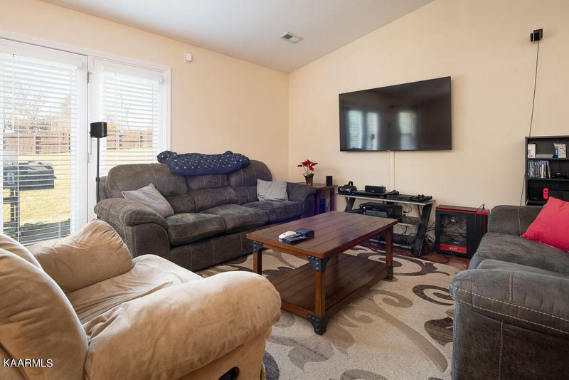 7602 Stonewood Creek Dr, Corryton, TN 37721