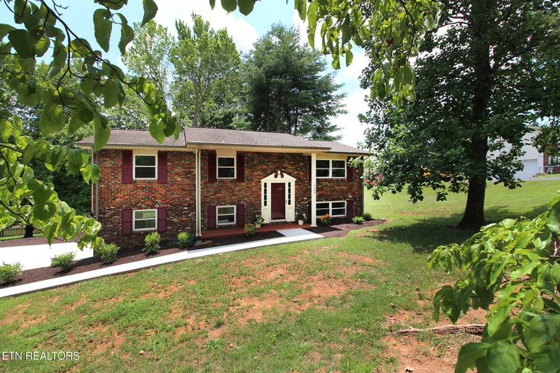 7604 SW Kingsbury Dr, Knoxville, TN 37919