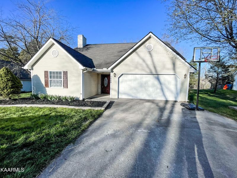 7608 Applecross Rd, Corryton, TN 37721
