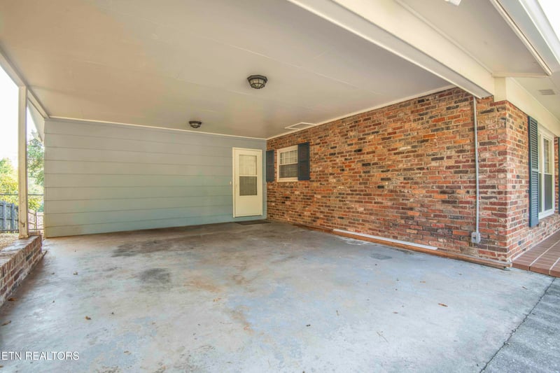 7608 Sabre Dr, Knoxville, TN 37919