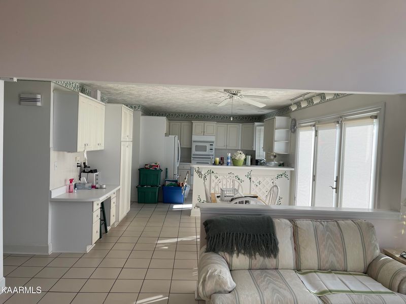 761 Gates Ln, Kodak, TN 37764