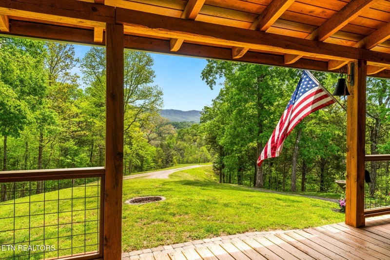 761 N Knob Creek Rd, Seymour, TN 37865