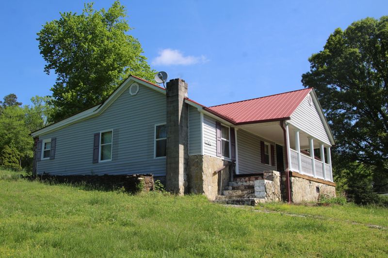 761 Offutt Rd, Clinton, TN 37716
