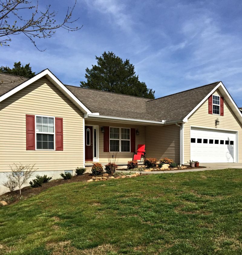 7610 Silveredge Rd, Knoxville, TN 37918
