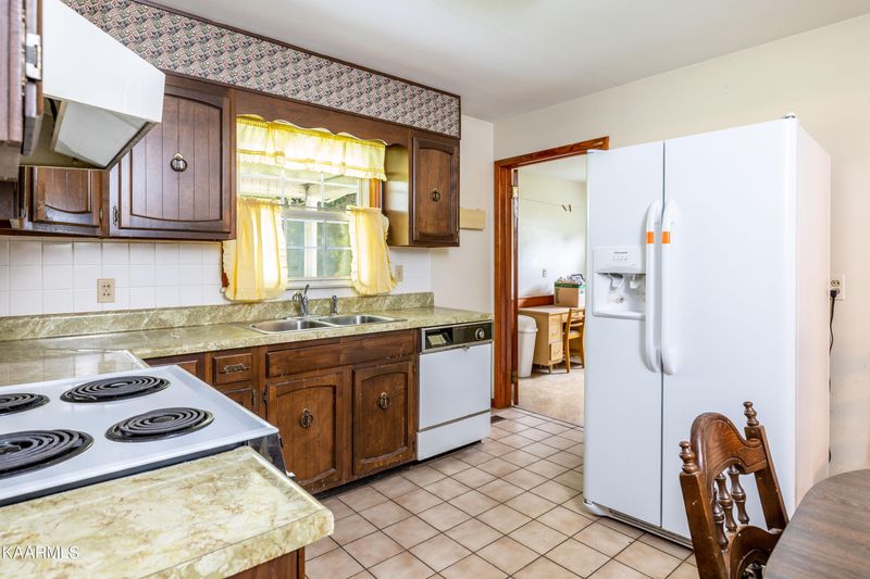 7612 Gill Rd, Powell, TN 37849