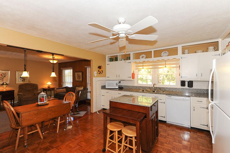 7615 Meadow Road W, Greenback, TN 37742