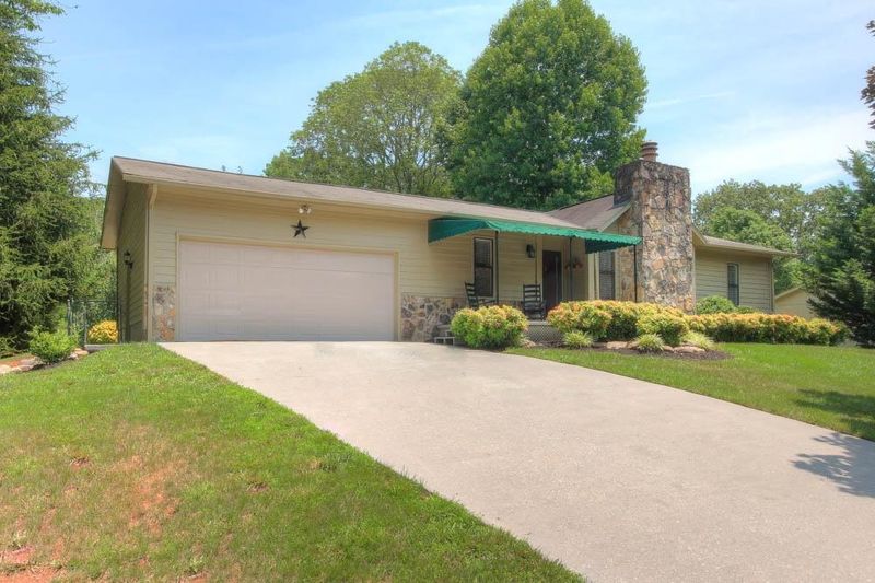7616 Foxglen Blvd, Knoxville, TN 37918