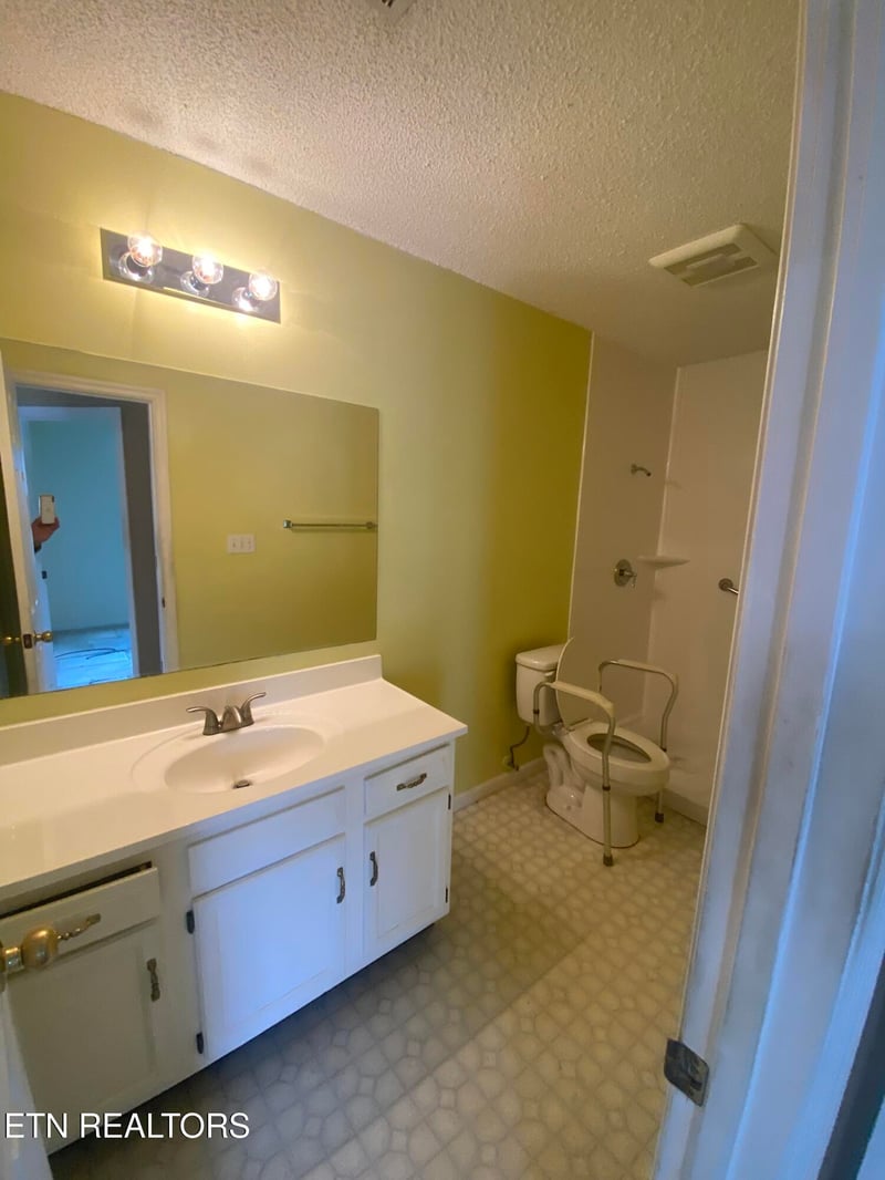 7619 Trey Oaks Ln #2, Knoxville, TN 37918