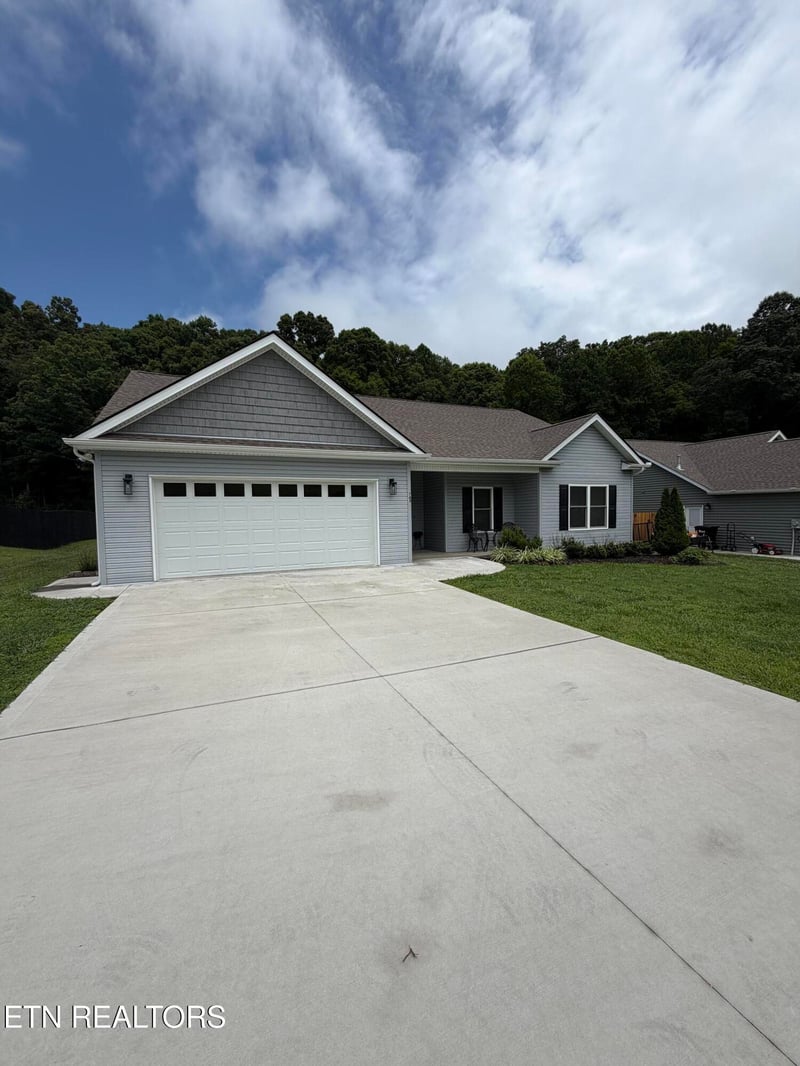 762 Hillvale Rd, Andersonville, TN 37705
