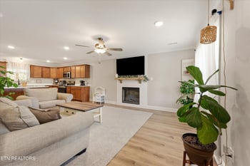 7621 Honey Oaks Rd, Corryton, TN 37721