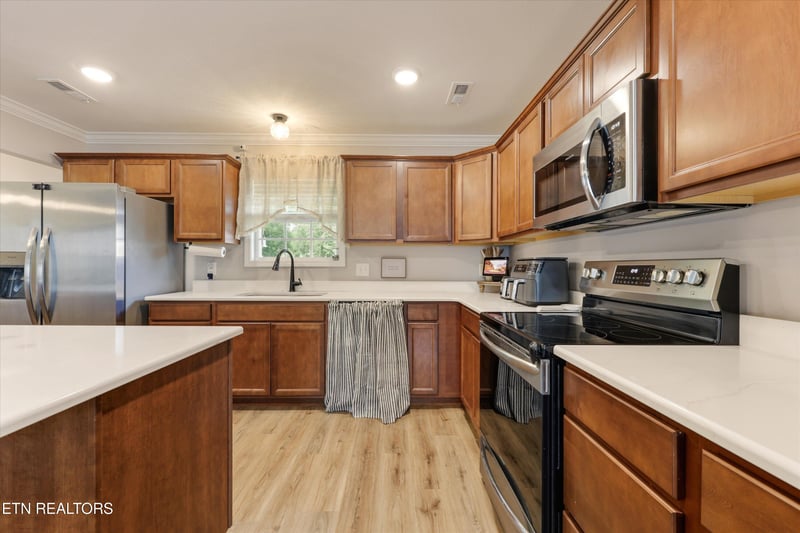 7621 Honey Oaks Rd, Corryton, TN 37721
