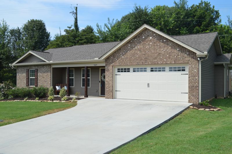 7625 Silveredge Rd, Knoxville, TN 37918