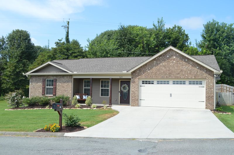7625 Silveredge Rd, Knoxville, TN 37918