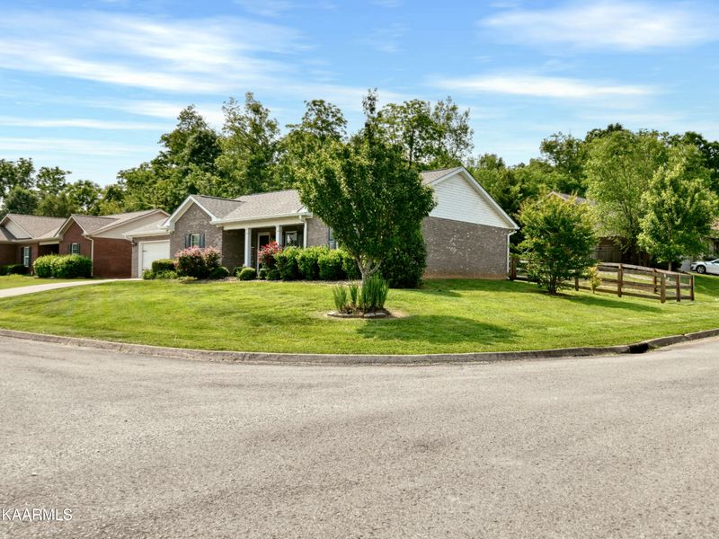 7631 Freedom Ln, Corryton, TN 37721