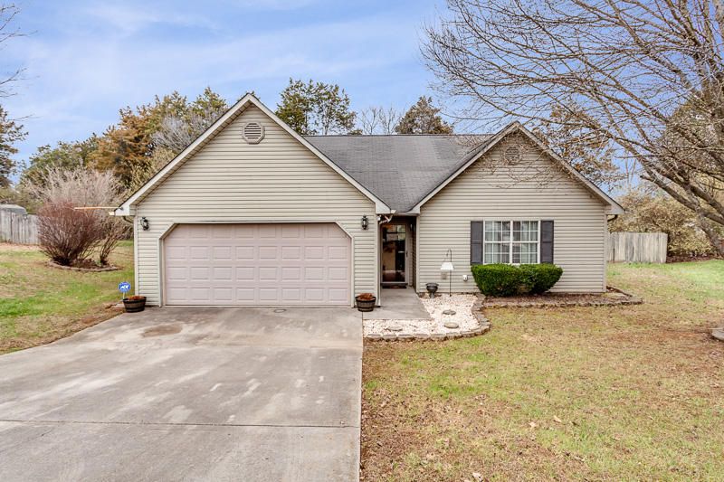7633 Berrycoat Dr, Corryton, TN 37721