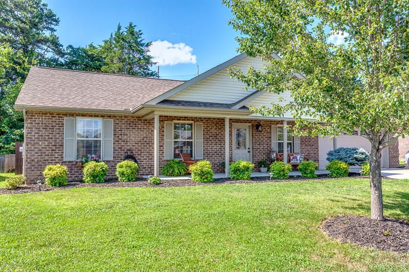 7640 Applecross Rd, Corryton, TN 37721
