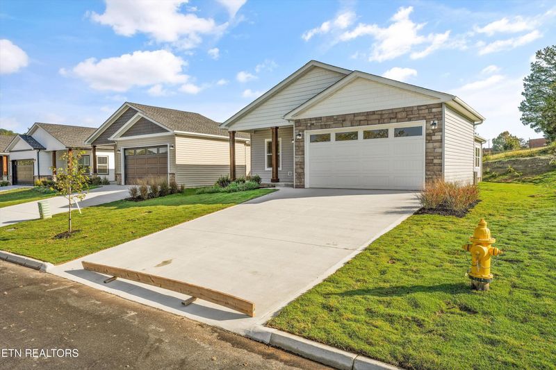 7640 Sycamore Breeze Rd, Knoxville, TN 37920