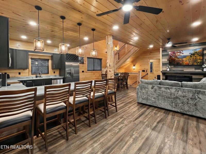 765 Chickasaw Gap Way, Pigeon Forge, TN 37863