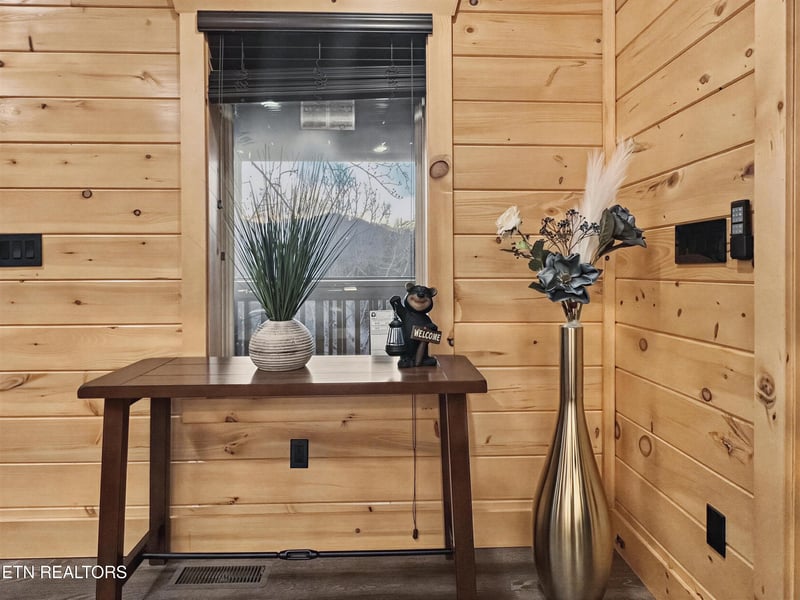 765 Chickasaw Gap Way, Pigeon Forge, TN 37863