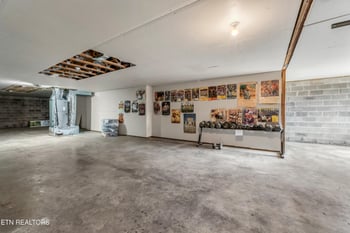 765 Longview Dr, Greenback, TN 37742