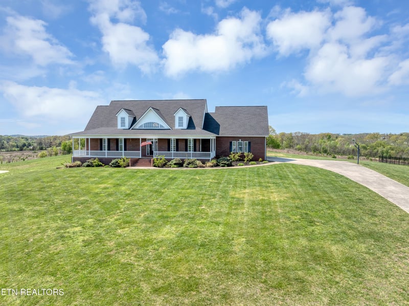 765 Longview Dr, Greenback, TN 37742