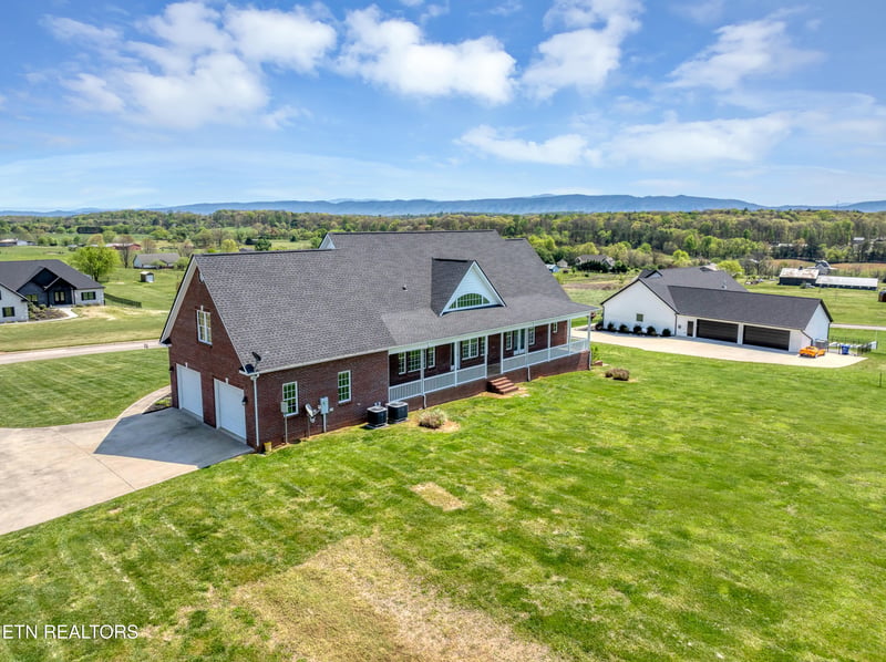 765 Longview Dr, Greenback, TN 37742