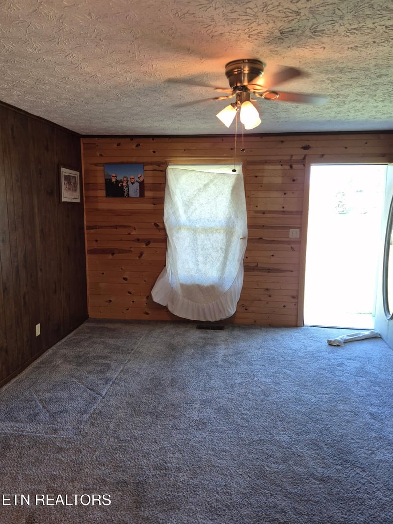 765 Old State Rd, Tellico Plains, TN 37385
