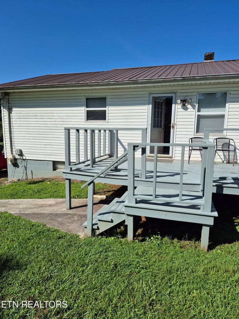 765 Old State Rd, Tellico Plains, TN 37385