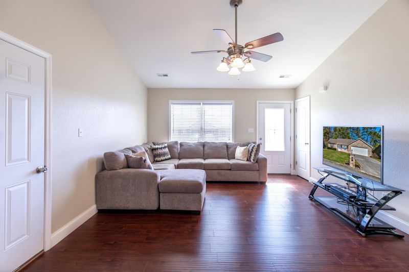 7656 Applecross Rd, Corryton, TN 37721