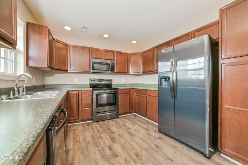 7659 Applecross Rd, Corryton, TN 37721