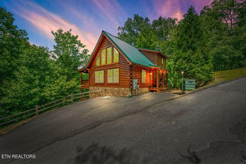 766 High Mountain Way, Gatlinburg, TN 37738