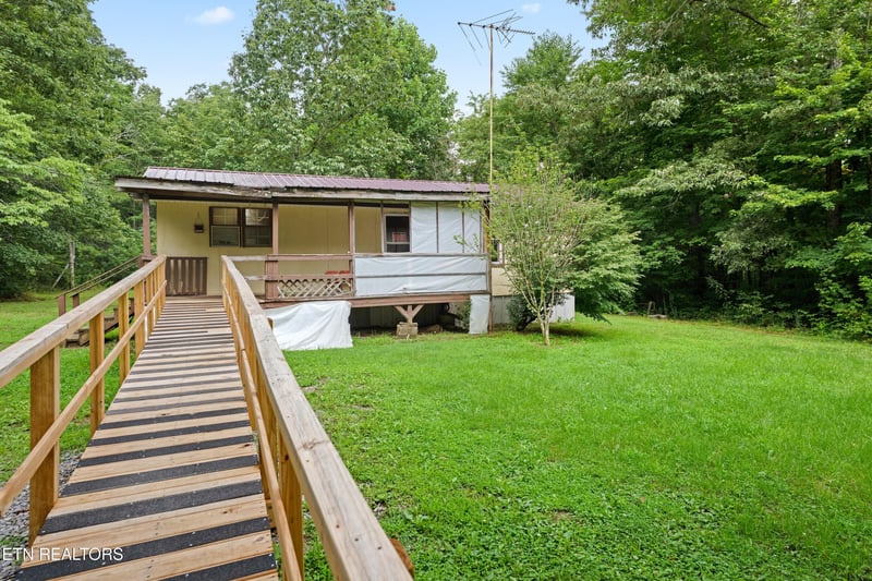 766 Wallop Ln, Crossville, TN 38571