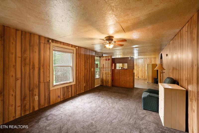 766 Wallop Ln, Crossville, TN 38571