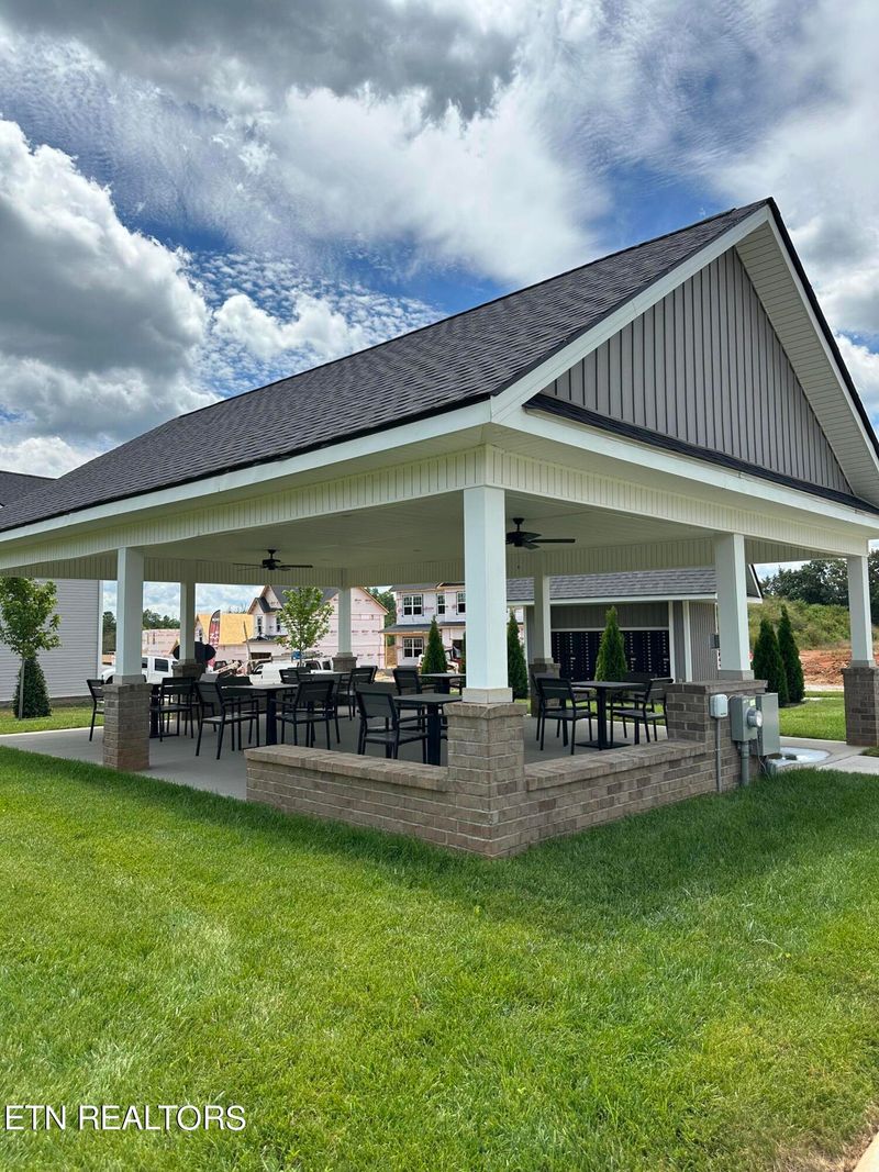 7665 Honey Oaks Rd, Corryton, TN 37721