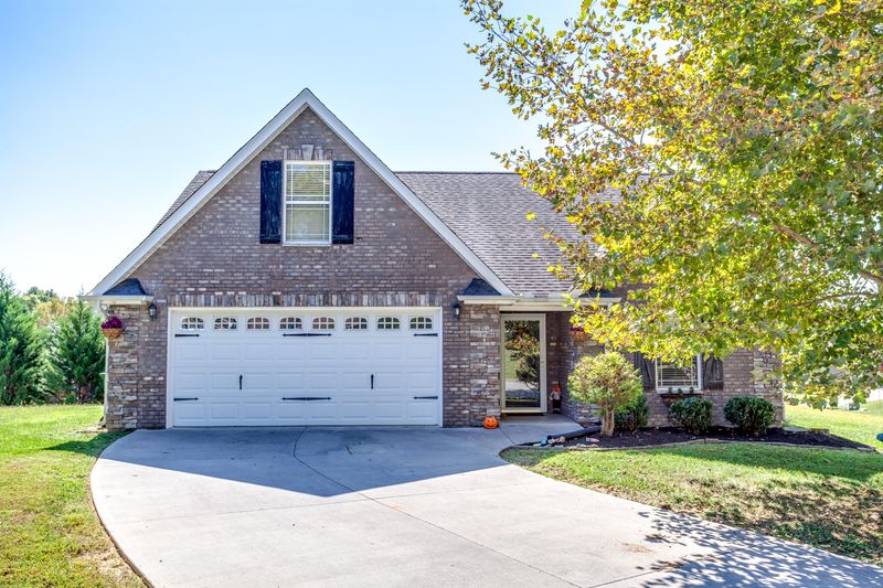 7667 Applecross Rd, Corryton, TN 37721
