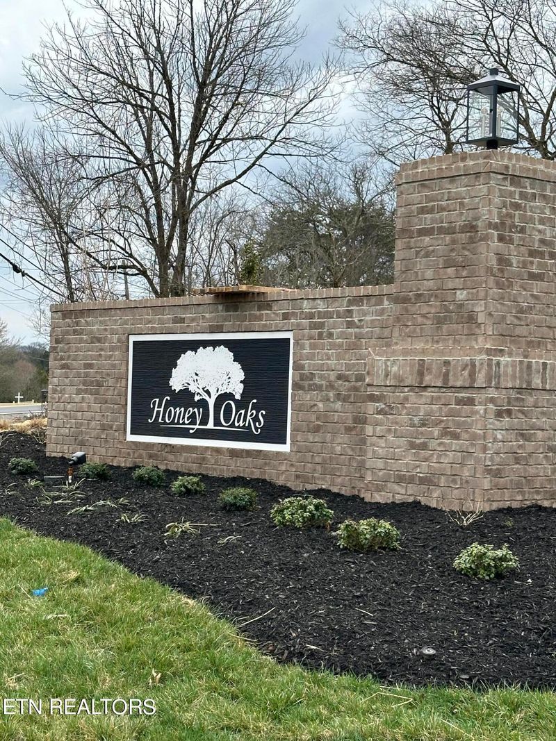 7673 Honey Oaks Rd, Corryton, TN 37721