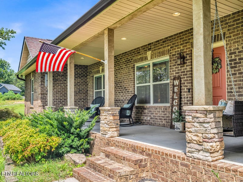 7678 Dunsmore Ln, Corryton, TN 37721