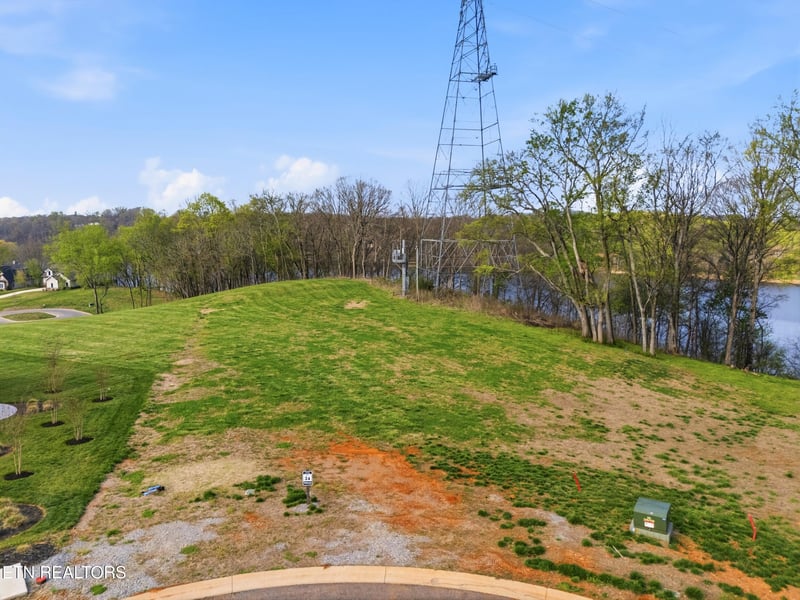 768 Firefly Dr, Loudon, TN 37774