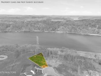768 Firefly Dr, Loudon, TN 37774