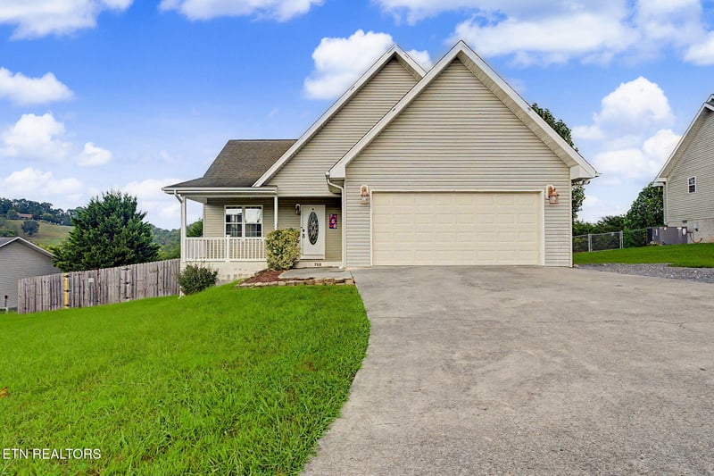 768 Harvest Meadows Dr, Kodak, TN 37764