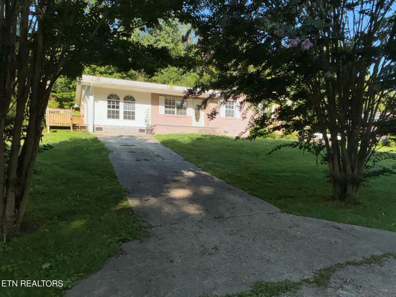 768 Old Brimstone Rd, Helenwood, TN 37755