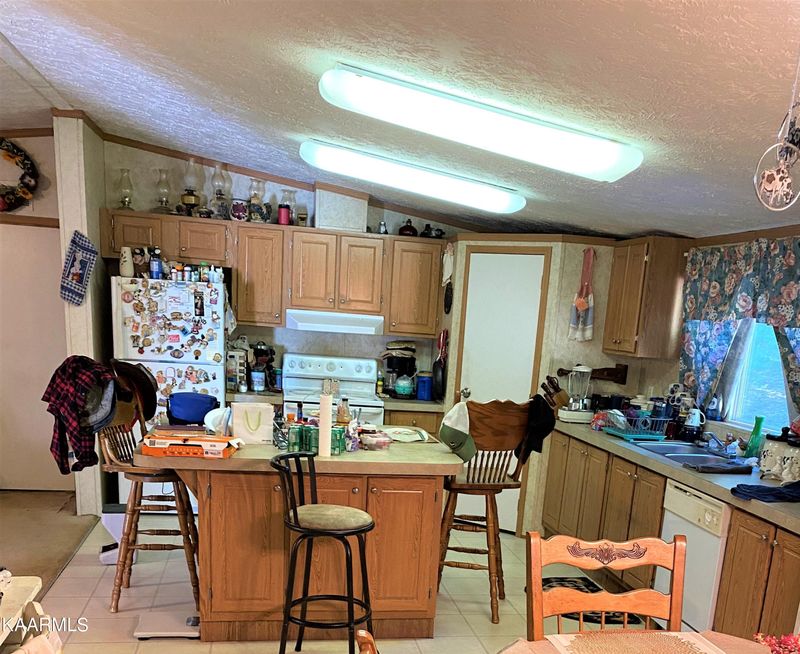 768 Snow Hill Rd, Oakdale, TN 37829